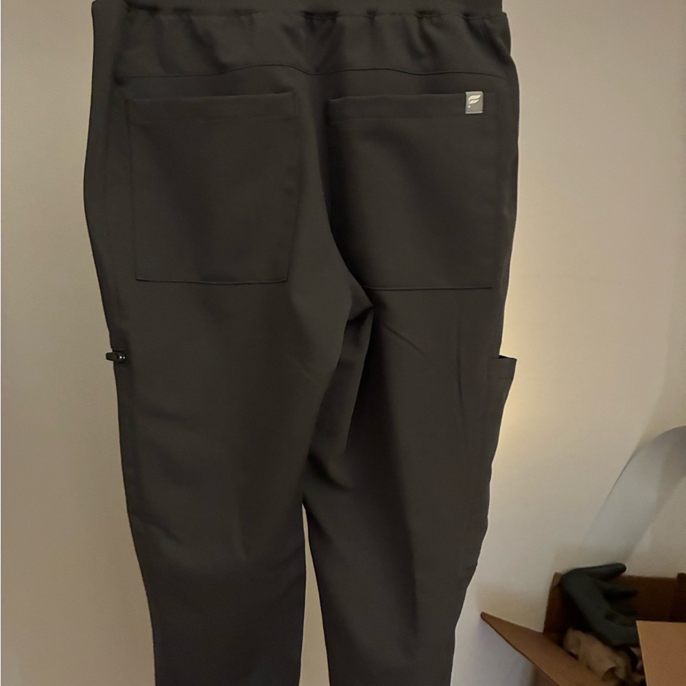 Fabletics Scrubs - Picture 6 of 7